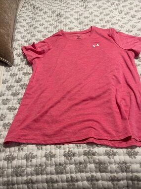 Under Armour Women’s Heather Pink Short Sleeve Performance Tee